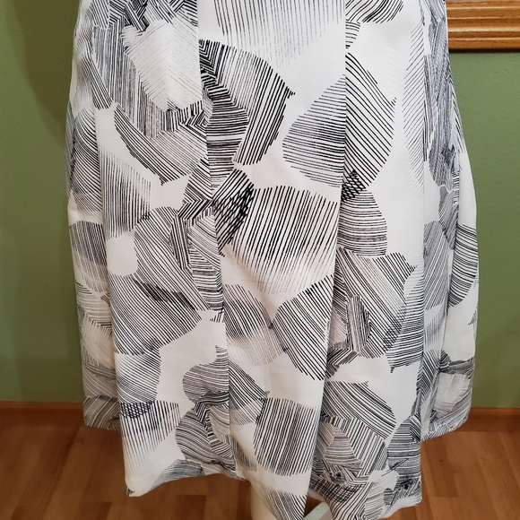 G2000 black and white dress. Size 32. Sleeveless. - Picture 3 of 9